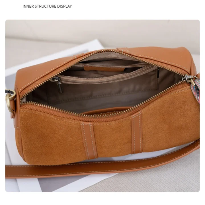Bolsa de Couro Cilíndrica - Image 6